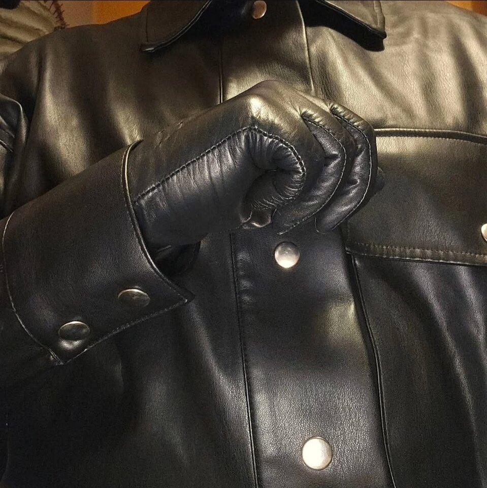 1000035991.jpg - Leather_man